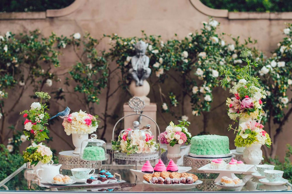 The Frosted Chick Bakery | Darn Delicious Dessert Tables